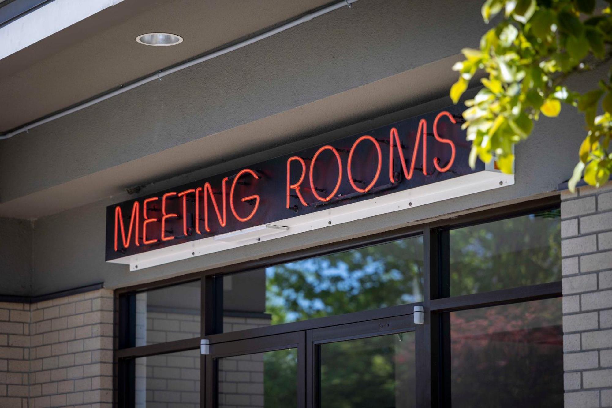 Accent Inns Burnaby Exterior photo
